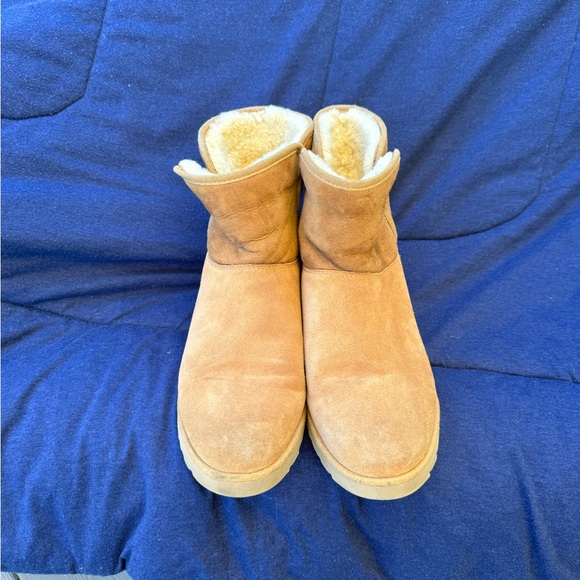 Ugg Kristin short wedge bootie - size 10 - MAKE AN OFFER - Picture 5 of 7